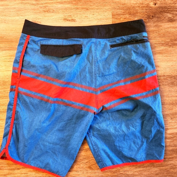 Quicksilver Board Shorts Mens 36 - Picture 2 of 3